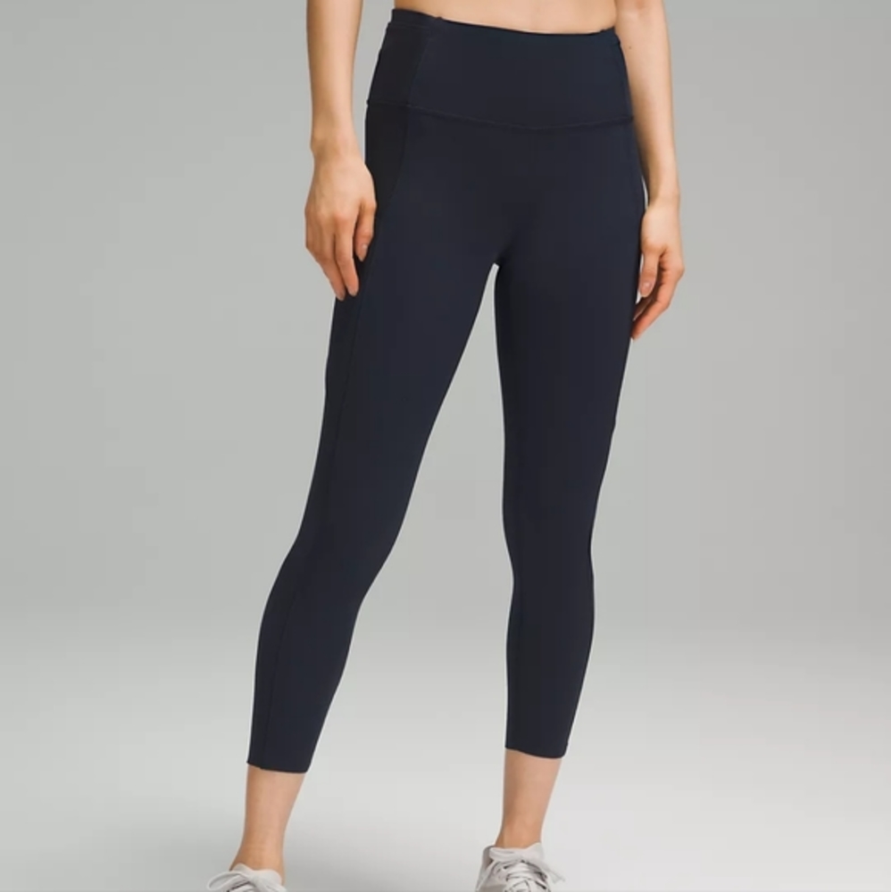 Brand New Lululemon Fast and Free HR Crop 23' size 8 Navy Blue